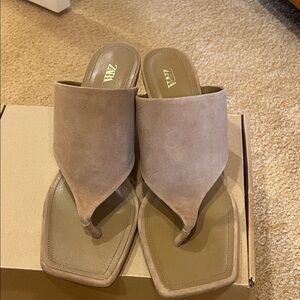 Zara Women's Beige Slide Sandals